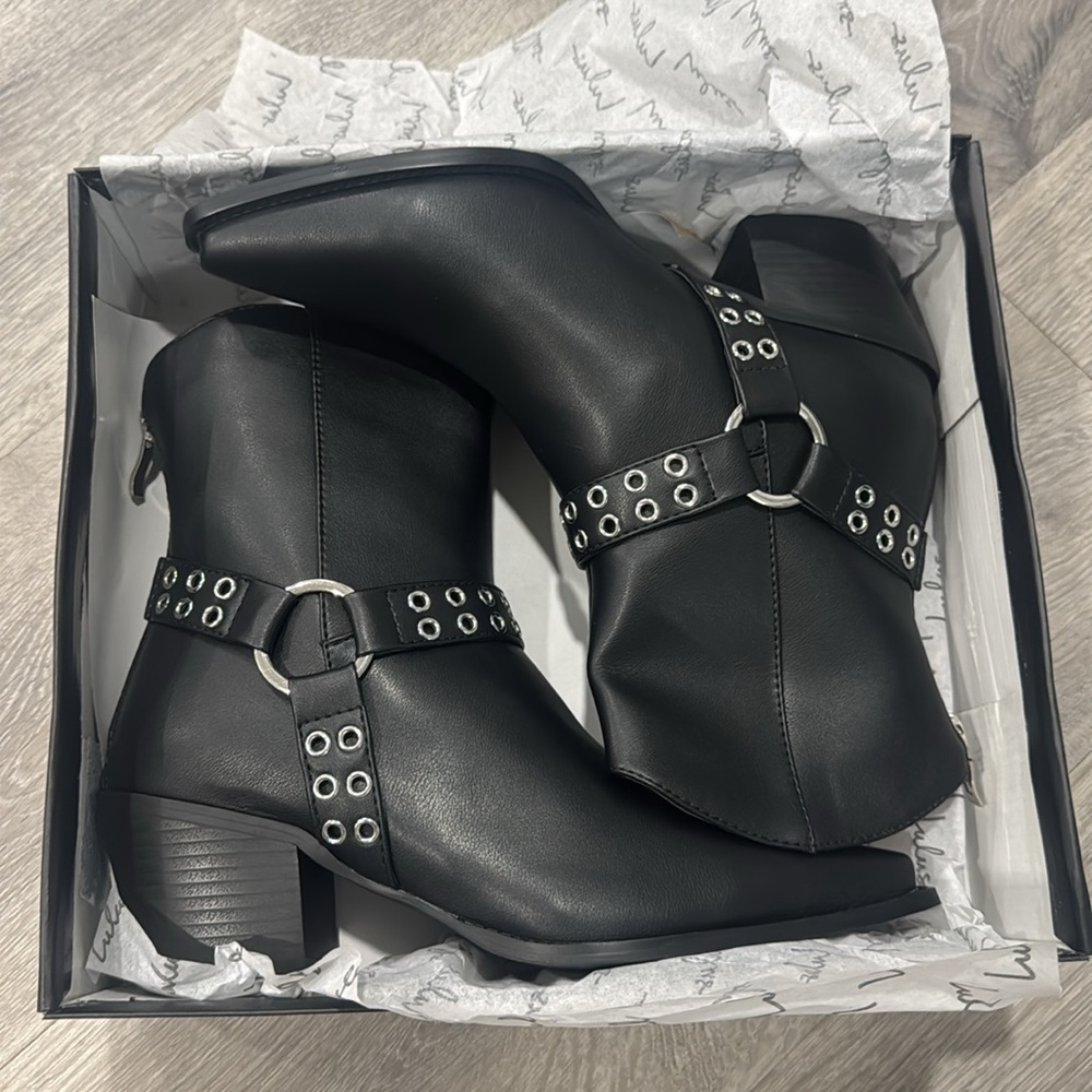 Women’s Black Booties Block Heel Silver Accents Chelsea Boot Size 8 Fall Boot - Picture 16 of 16